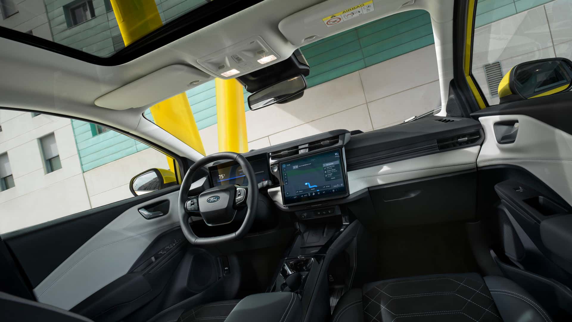 Ford Puma Gen-E in een neutrale atmosfeer. Ford Puma Gen-E in een neutrale atmosfeer.