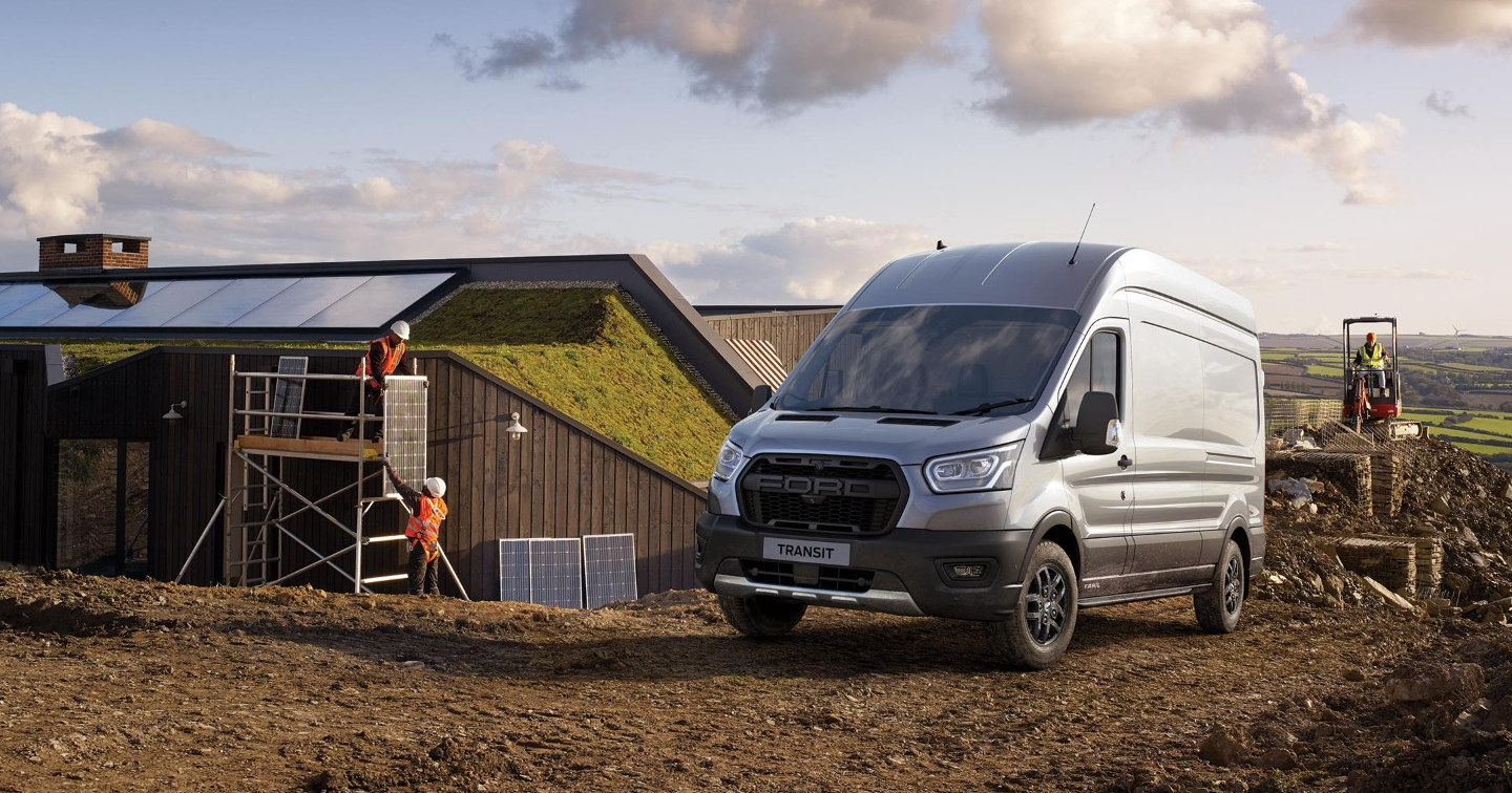 Ford Transit Trail op het platteland Ford Transit Trail op het platteland
