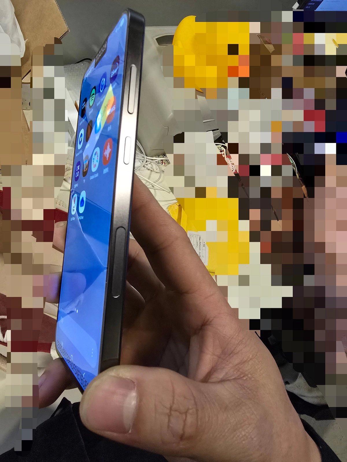 Insiderafbeelding van de Galaxy S25+ met een nieuw mysterieus detail op het voorpaneel Insiderafbeelding van de Galaxy S25+ met een nieuw mysterieus detail op het voorpaneel