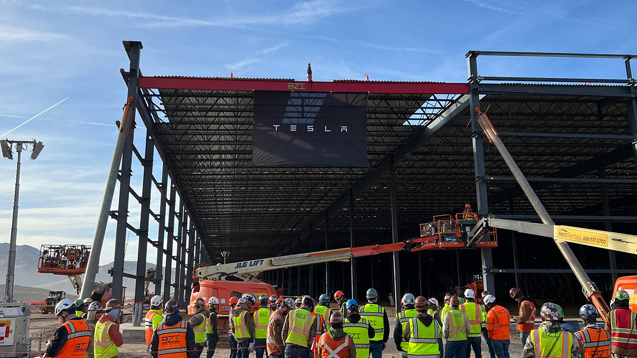 Bouw van een Tesla Semi-fabriek in Nevada Bouw van een Tesla Semi-fabriek in Nevada