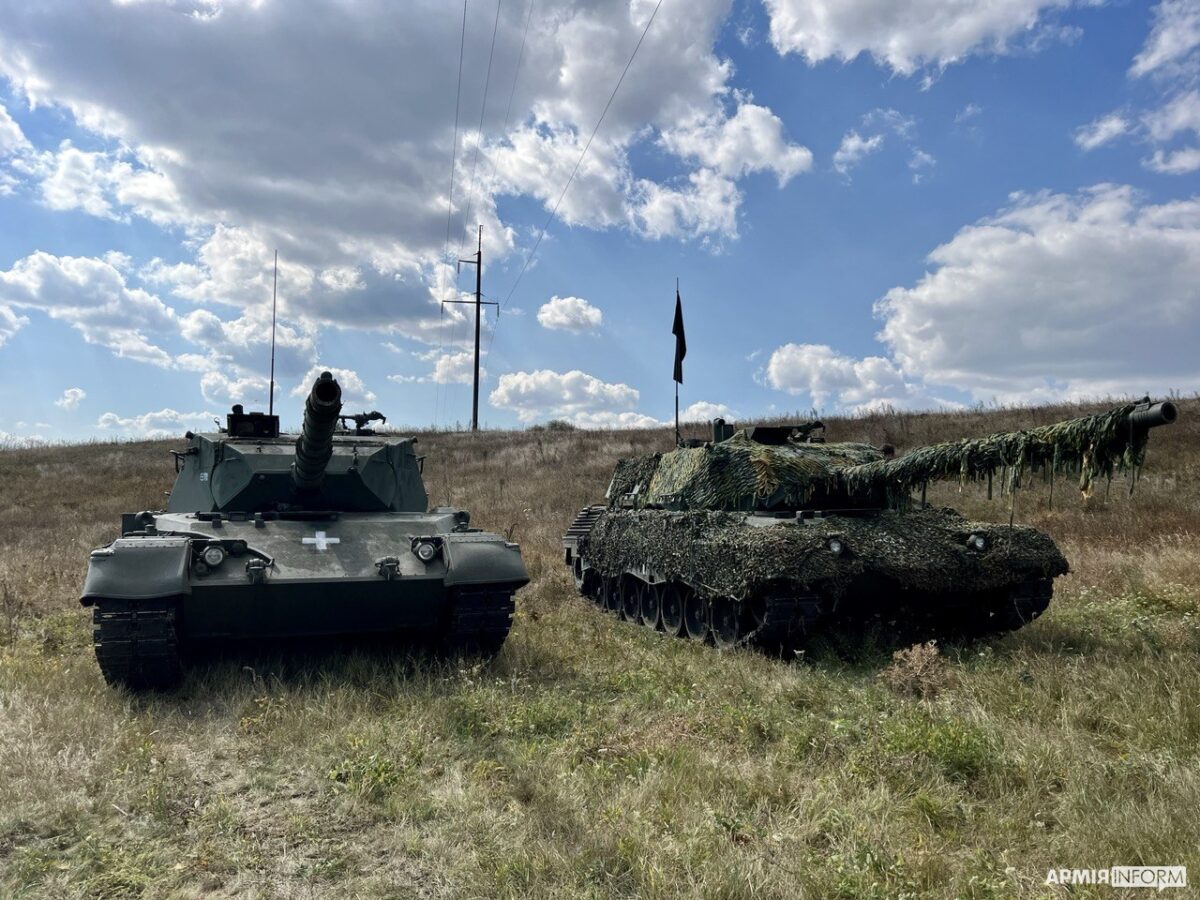 Denemarken heeft bevestigd dat 12 van de 20 Leopard 1A5 tanks voor Oekraïne technische mankementen vertoonden - 10 gevechtsvoertuigen zijn al teruggeroepen. Denemarken heeft bevestigd dat 12 van de 20 Leopard 1A5 tanks voor Oekraïne technische mankementen vertoonden - 10 gevechtsvoertuigen zijn al teruggeroepen.