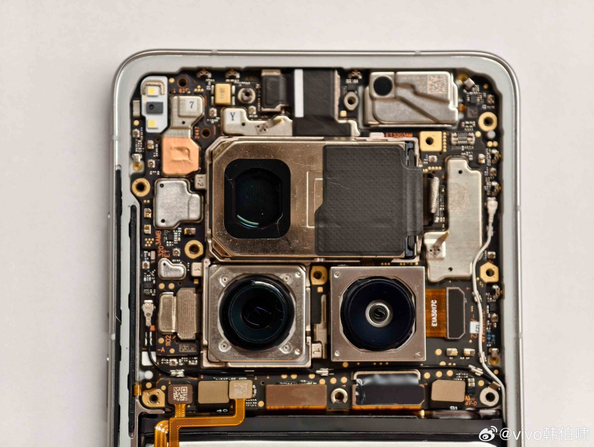 Vivo X200 Ultra rendering Vivo X200 Ultra rendering