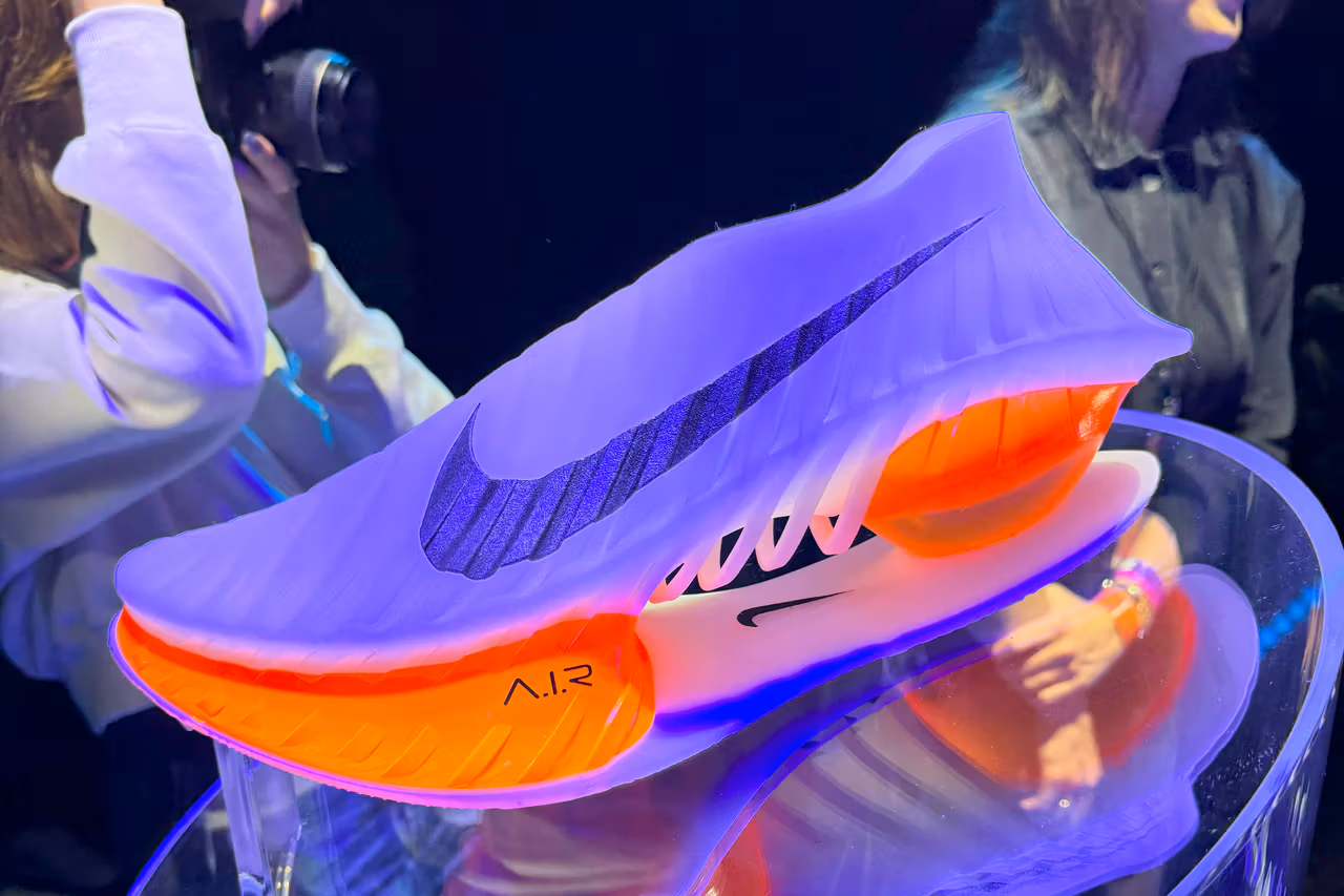 Nike heeft AI gebruikt om een A.I.R.-trainerscollectie te ontwikkelen voor professionele atleten in de aanloop naar de Olympische Spelen in Parijs.-5 Nike heeft AI gebruikt om een A.I.R.-trainerscollectie te ontwikkelen voor professionele atleten in de aanloop naar de Olympische Spelen in Parijs.-5