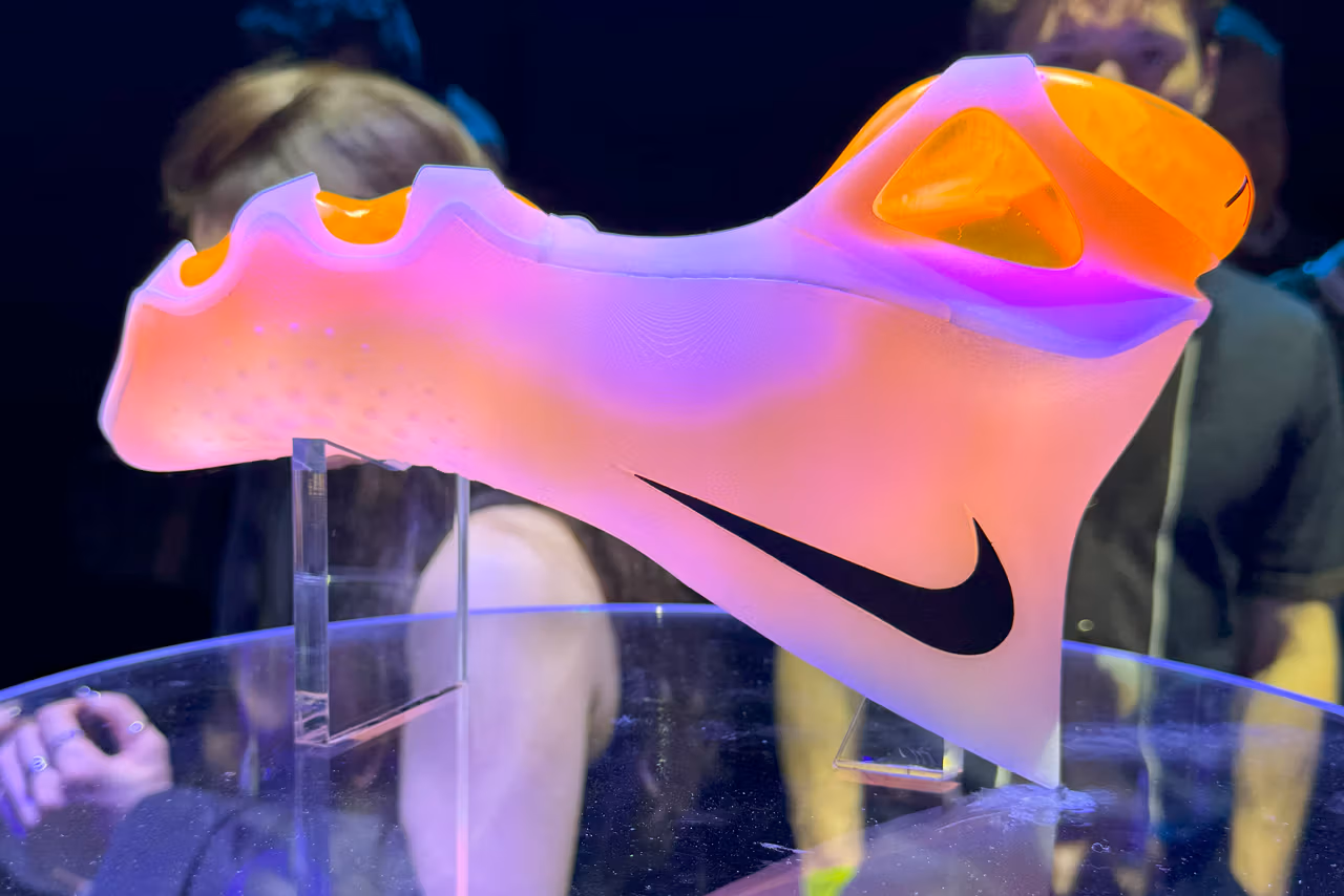 Nike heeft AI gebruikt om een A.I.R.-trainerscollectie te ontwikkelen voor professionele atleten in de aanloop naar de Olympische Spelen in Parijs.-7 Nike heeft AI gebruikt om een A.I.R.-trainerscollectie te ontwikkelen voor professionele atleten in de aanloop naar de Olympische Spelen in Parijs.-7