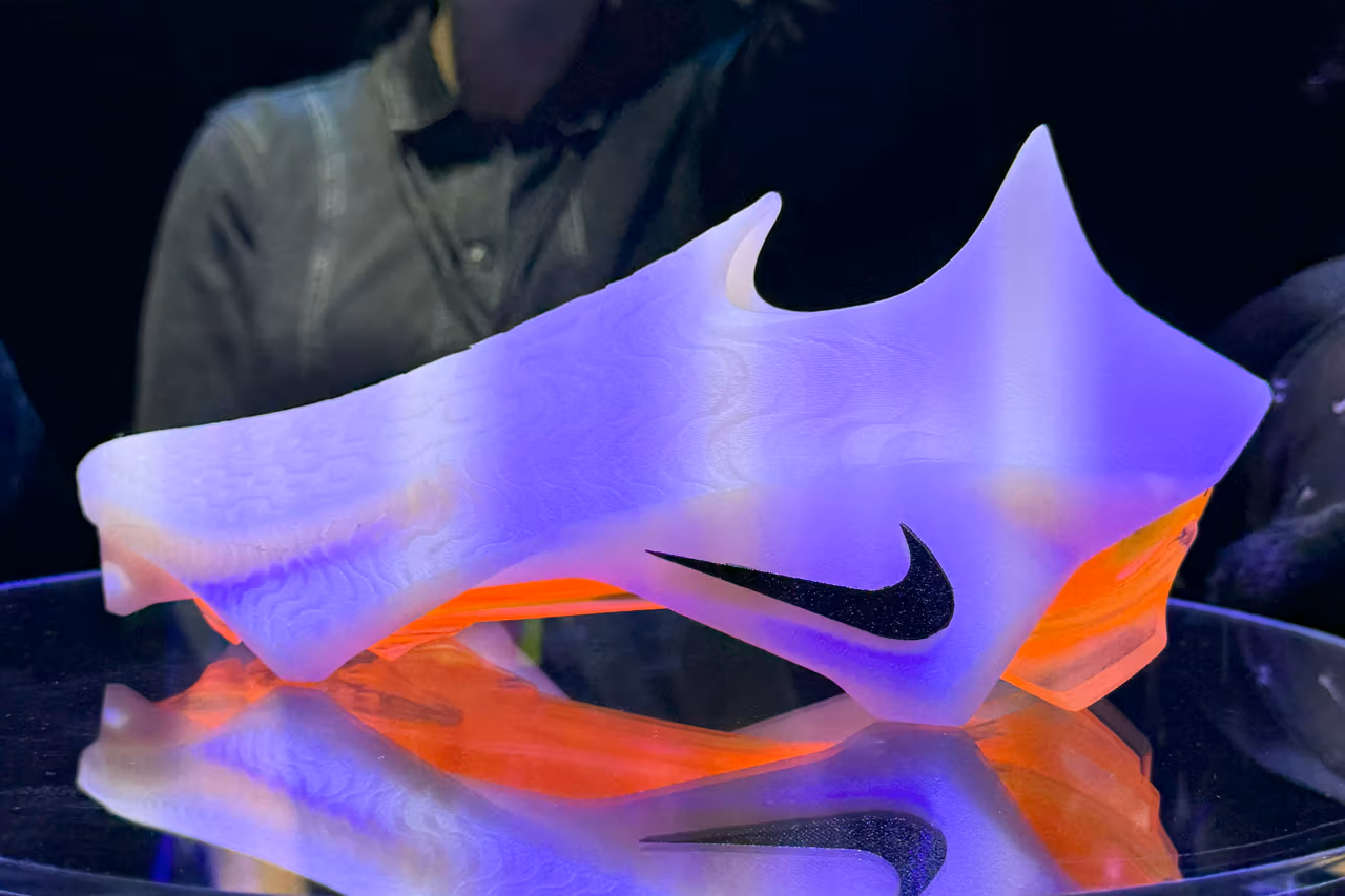Nike heeft AI gebruikt om een A.I.R.-trainerscollectie te ontwikkelen voor professionele atleten in de aanloop naar de Olympische Spelen in Parijs.-10 Nike heeft AI gebruikt om een A.I.R.-trainerscollectie te ontwikkelen voor professionele atleten in de aanloop naar de Olympische Spelen in Parijs.-10