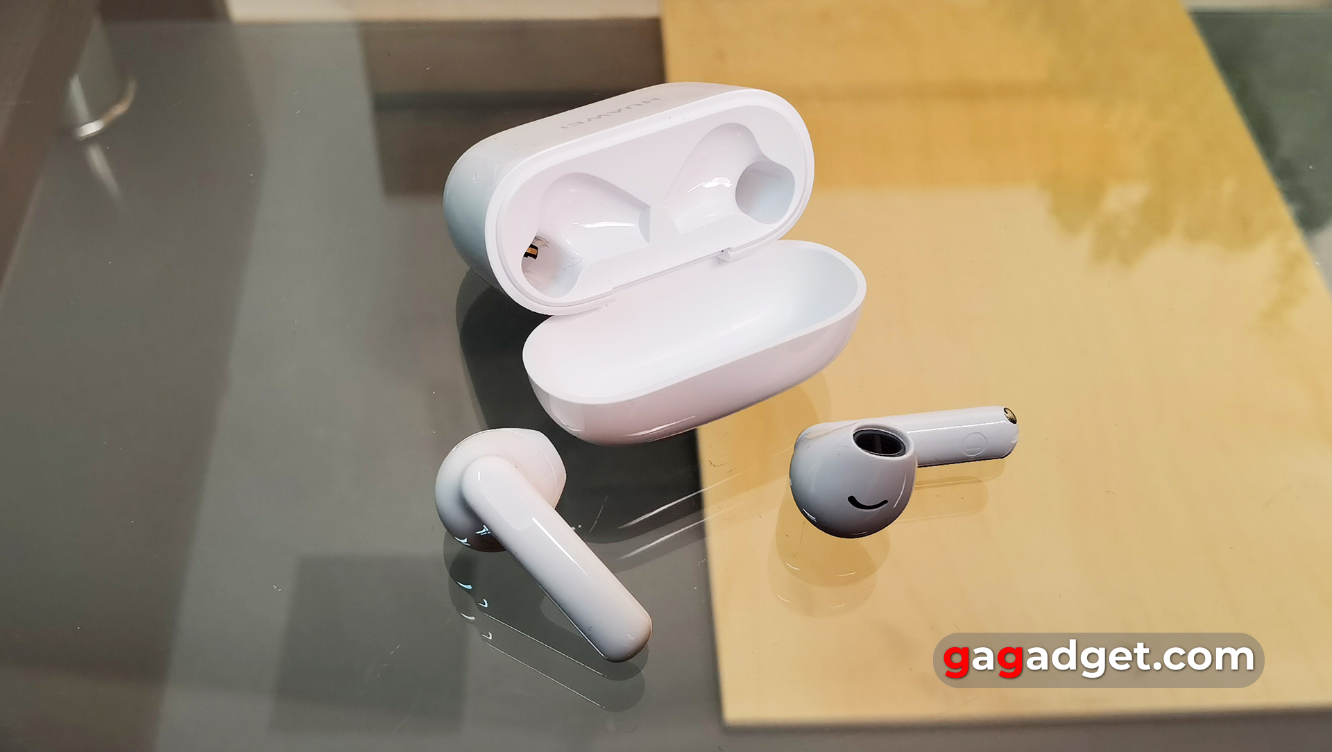 Huawei FreeBuds SE 2 дизайн заряднгого кейса Huawei FreeBuds SE 2 дизайн заряднгого кейса