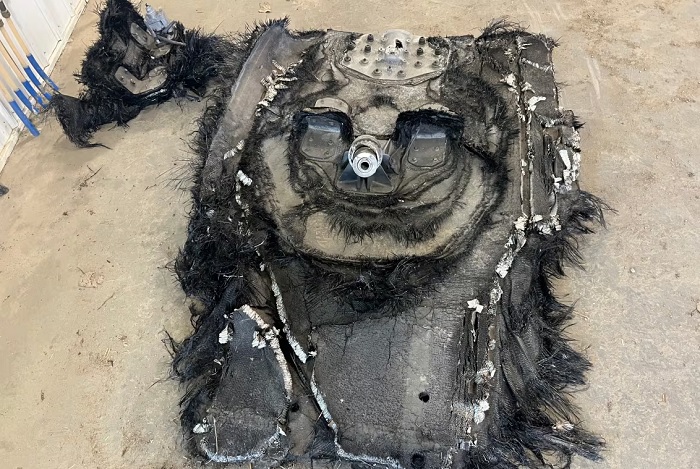 "Geschenk" uit de lucht: een Canadese boer vond een stuk ruimteafval van 40 kilogram in zijn veld - waarschijnlijk het wrak van een SpaceX-raket-2 "Geschenk" uit de lucht: een Canadese boer vond een stuk ruimteafval van 40 kilogram in zijn veld - waarschijnlijk het wrak van een SpaceX-raket-2