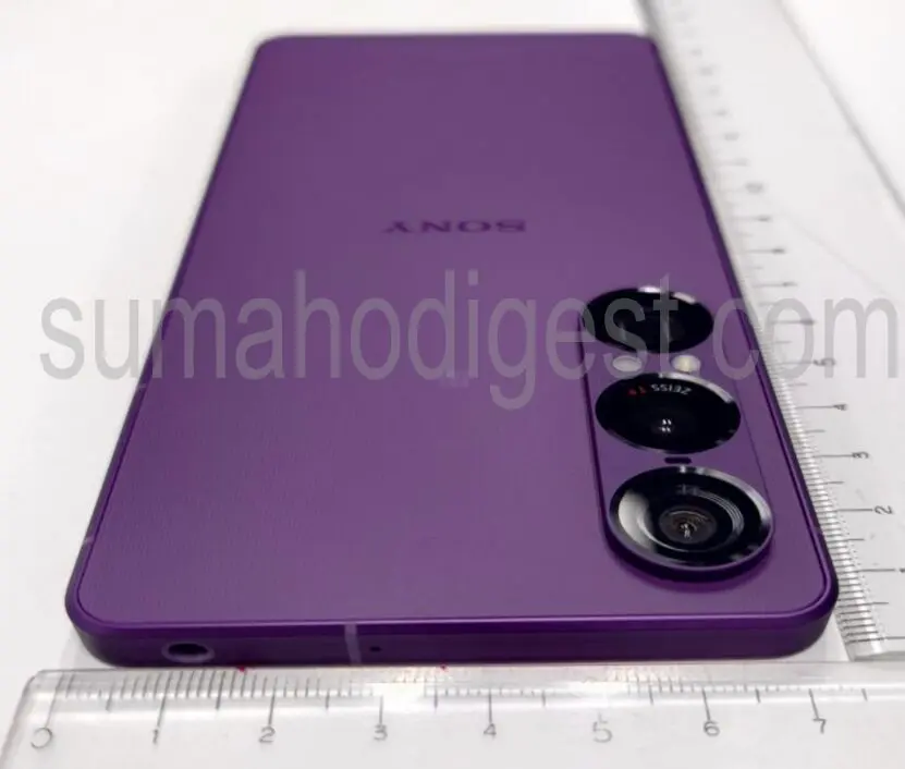Afbeelding van de zijkant van de Sony Xperia 1 VII Afbeelding van de zijkant van de Sony Xperia 1 VII