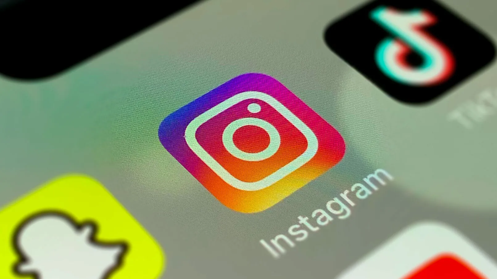 Instagram ontwikkelt aanpasbare 'AI-vrienden' - gepersonaliseerde chatbots voor sociale contacten Instagram ontwikkelt aanpasbare 'AI-vrienden' - gepersonaliseerde chatbots voor sociale contacten