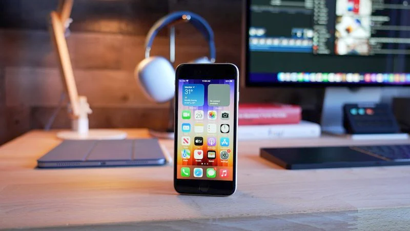 iPhone SE 3. Illustratie:MacRumors iPhone SE 3, model met A15 Bionic-chip en 5G-ondersteuning