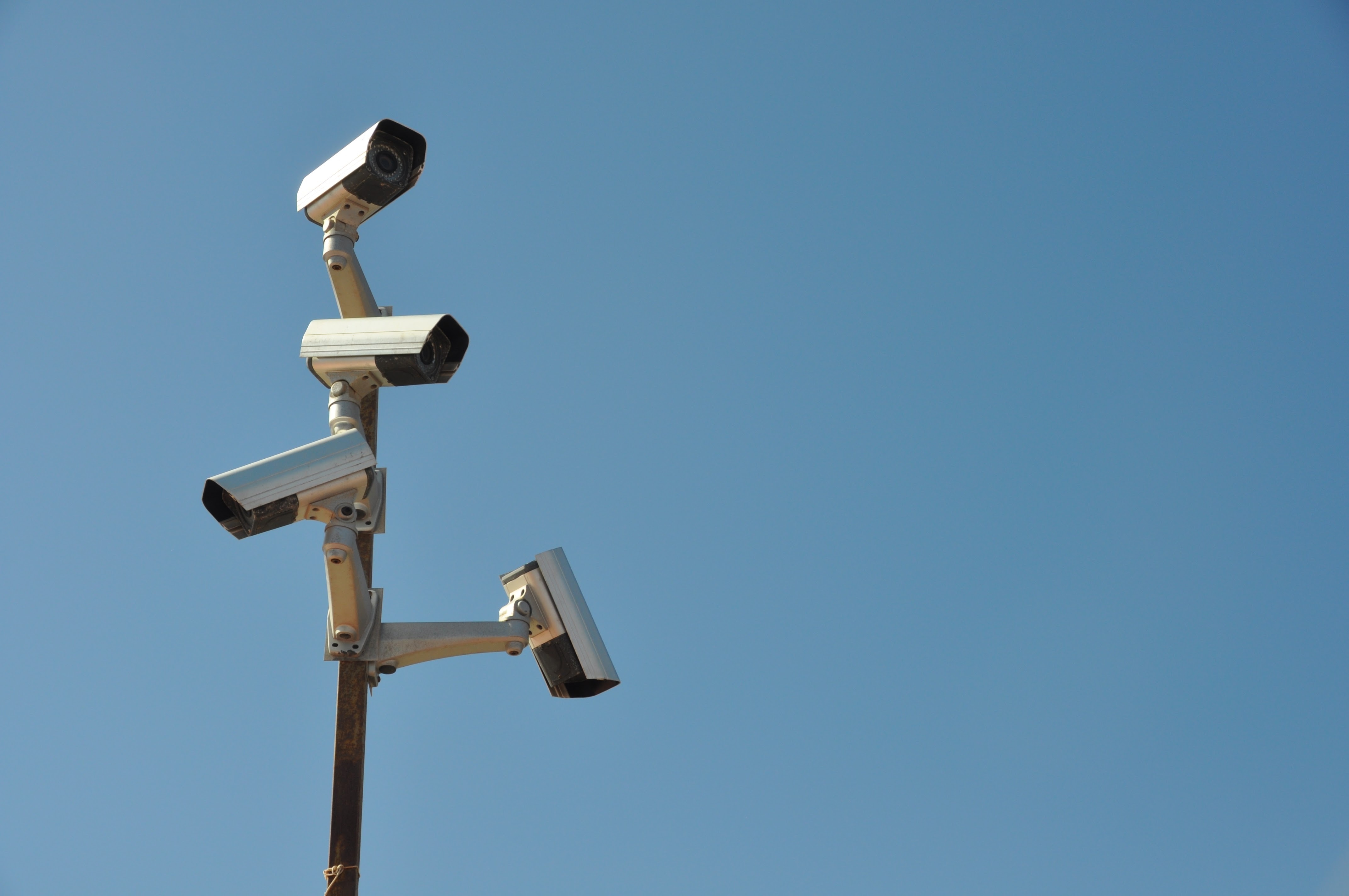 De Britse politie is aangespoord om meer gebruik te maken van gezichtsherkenningstechnologie De Britse politie is aangespoord om meer gebruik te maken van gezichtsherkenningstechnologie