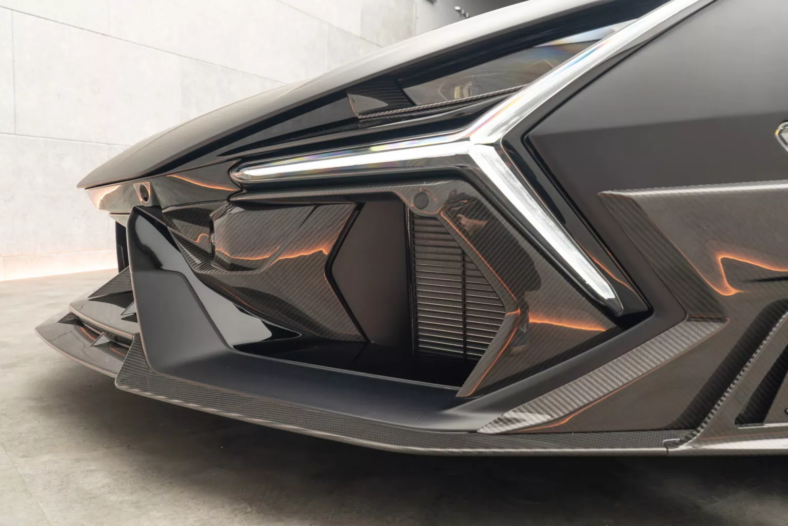 Lamborghini Revolt met Mansory-carrosserie van koolstofvezel Lamborghini Revolt met Mansory-carrosserie van koolstofvezel