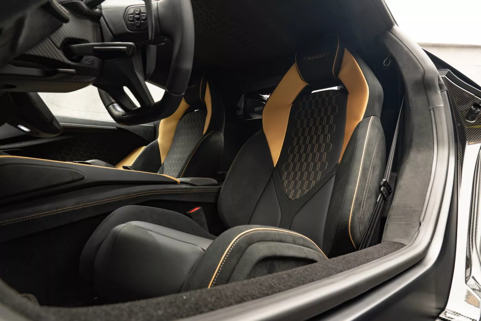 Interieur van de Lamborghini Revuelto door Mansory Interieur van de Lamborghini Revuelto door Mansory