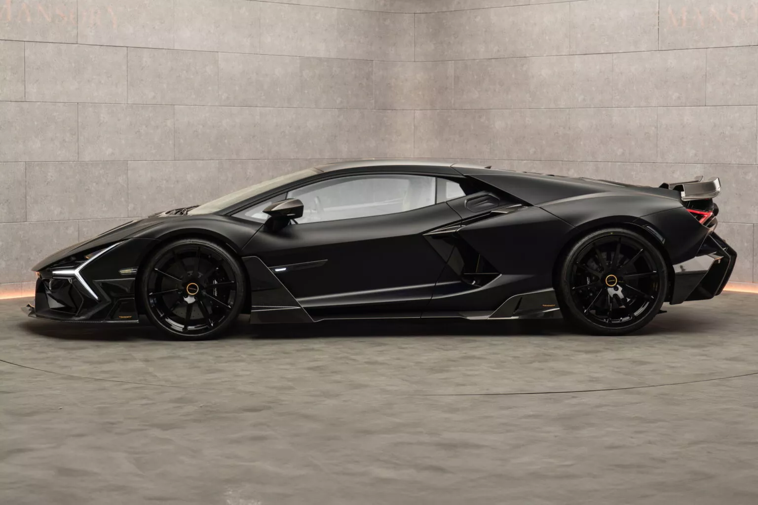 Mansory's nieuwe Lamborghini Revuelto spoiler. Mansory's nieuwe Lamborghini Revuelto spoiler.