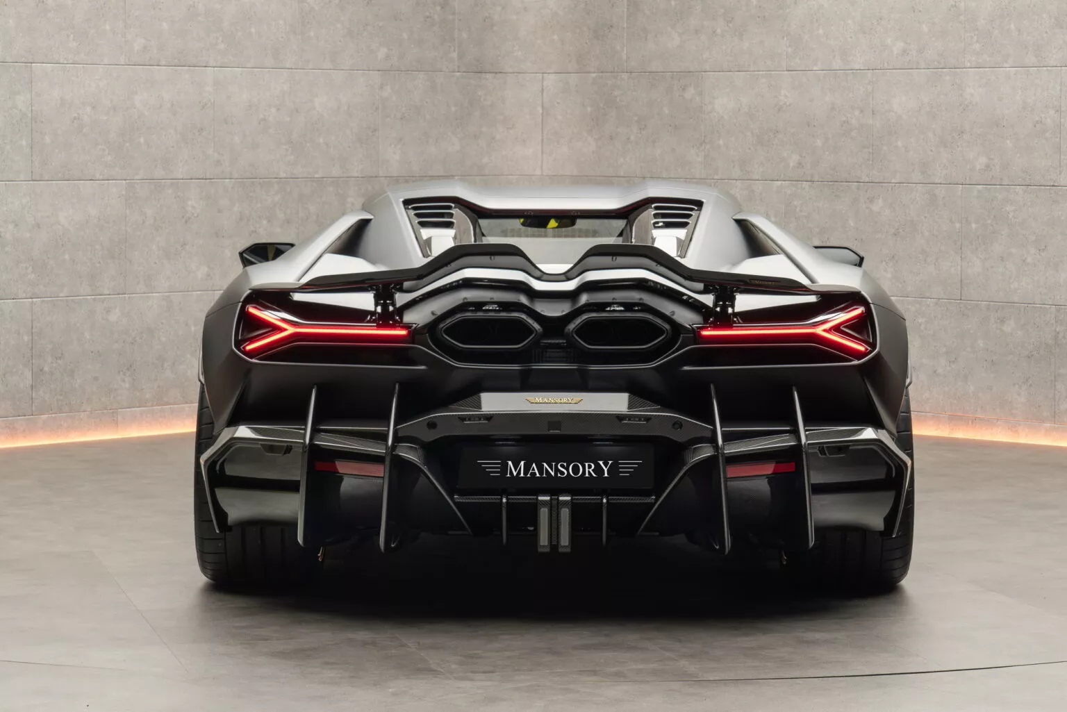 FV.10 lichtmetalen velgen op de Lamborghini Revuelto van Mansory FV.10 lichtmetalen velgen op de Lamborghini Revuelto van Mansory