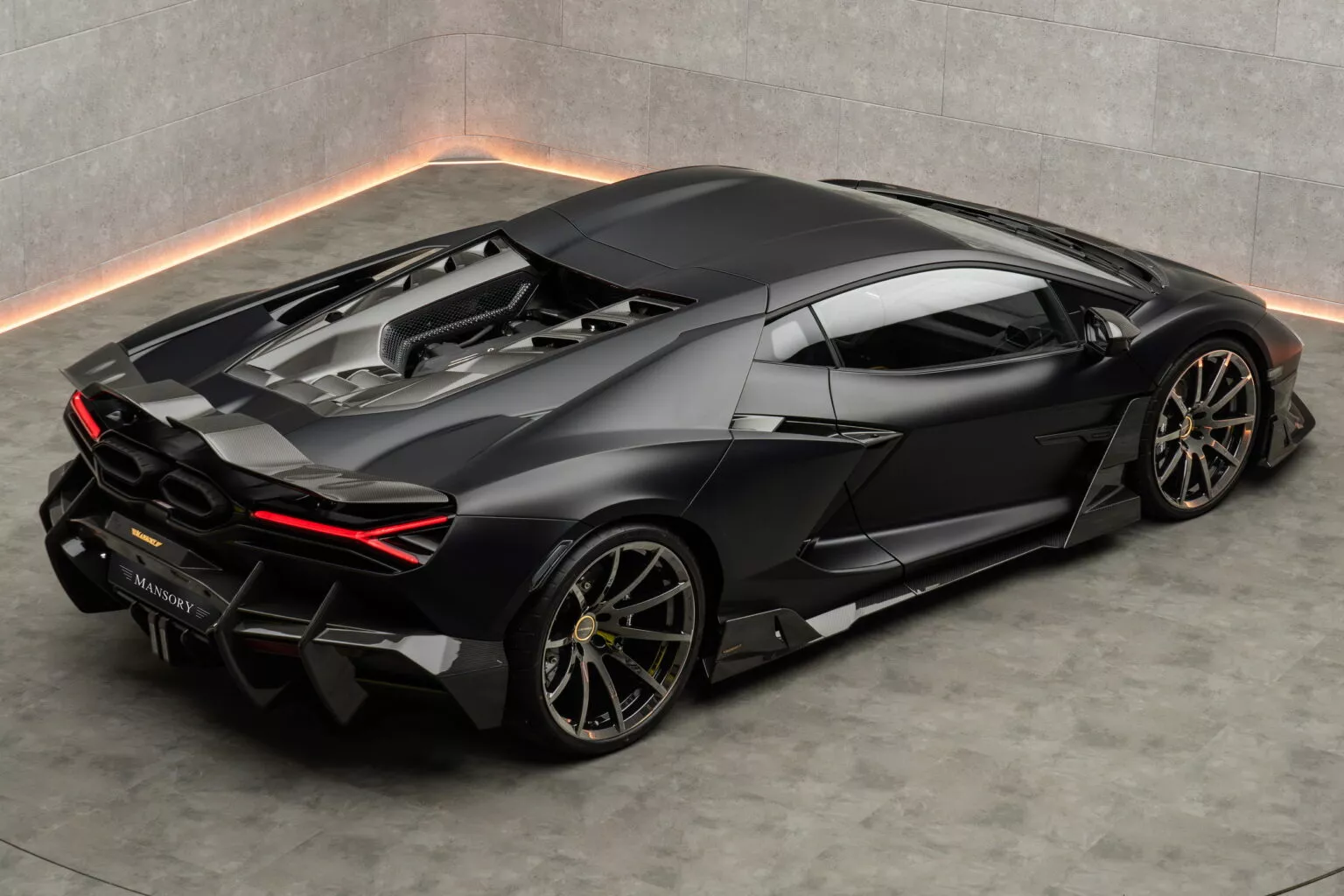Agressieve frontsplitter voor de Lamborghini Revuelto van Mansory Agressieve frontsplitter voor de Lamborghini Revuelto van Mansory