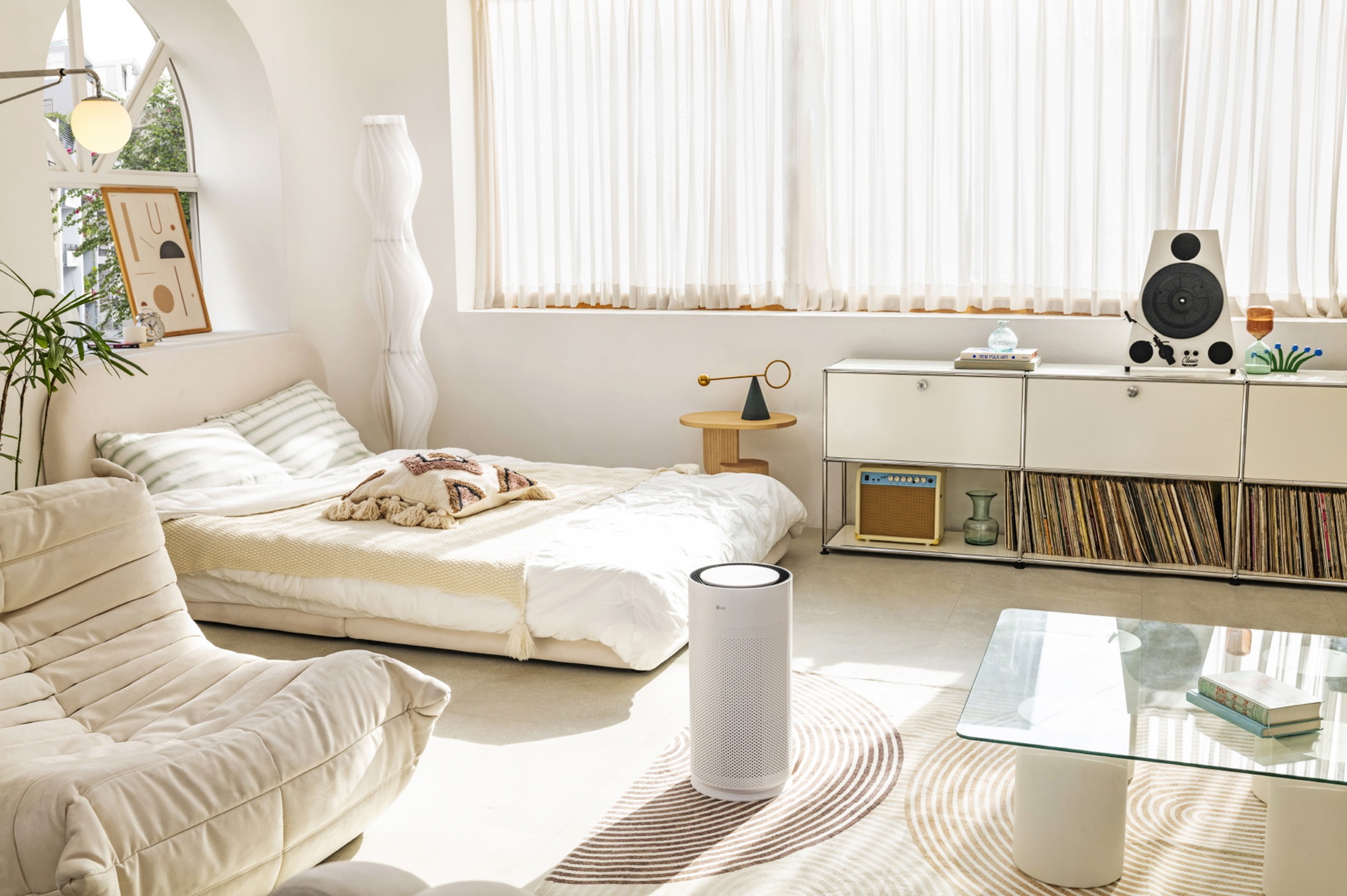 LG PuriCare AeroHit in een sneeuwwitte behuizing LG PuriCare AeroHit in een sneeuwwitte behuizing