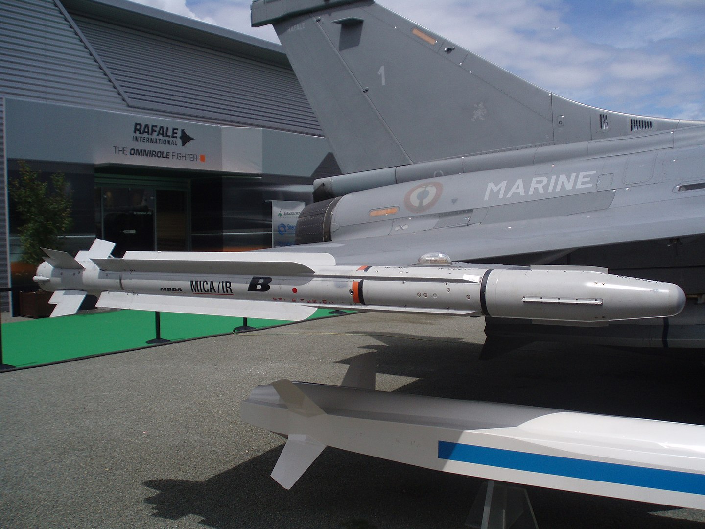 IR-raket MICA op een Rafale-vliegtuig van Dassault IR-raket MICA op een Rafale-vliegtuig van Dassault