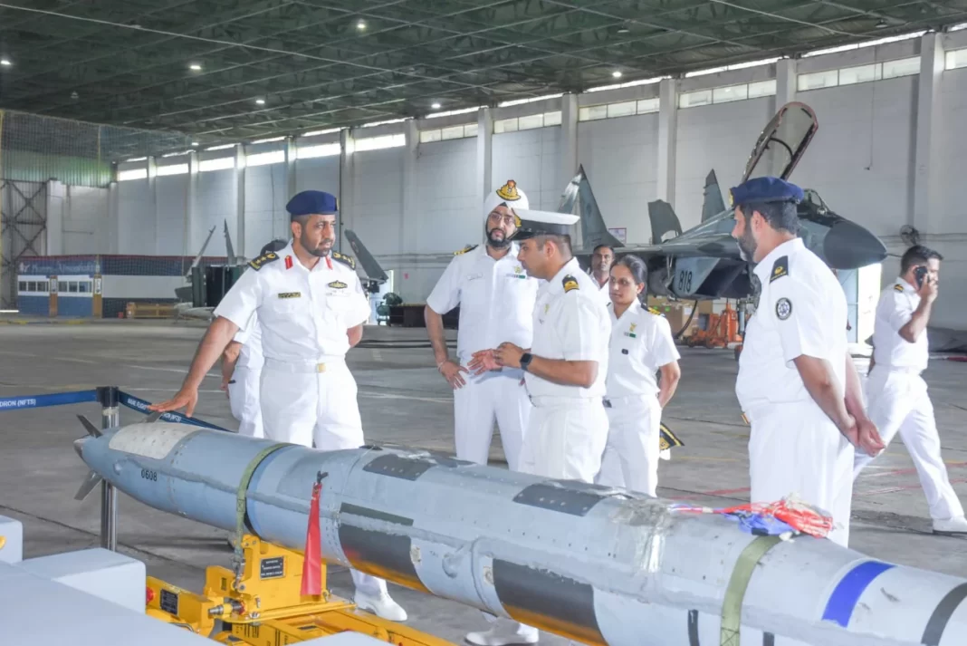 India heeft Israëlische Rampage aeroballistische raketten ontvangen met een kernkop van 150 kg en een bereik van meer dan 250 km voor MiG-29K gevechtsvliegtuigen. India heeft Israëlische Rampage aeroballistische raketten ontvangen met een kernkop van 150 kg en een bereik van meer dan 250 km voor MiG-29K gevechtsvliegtuigen.