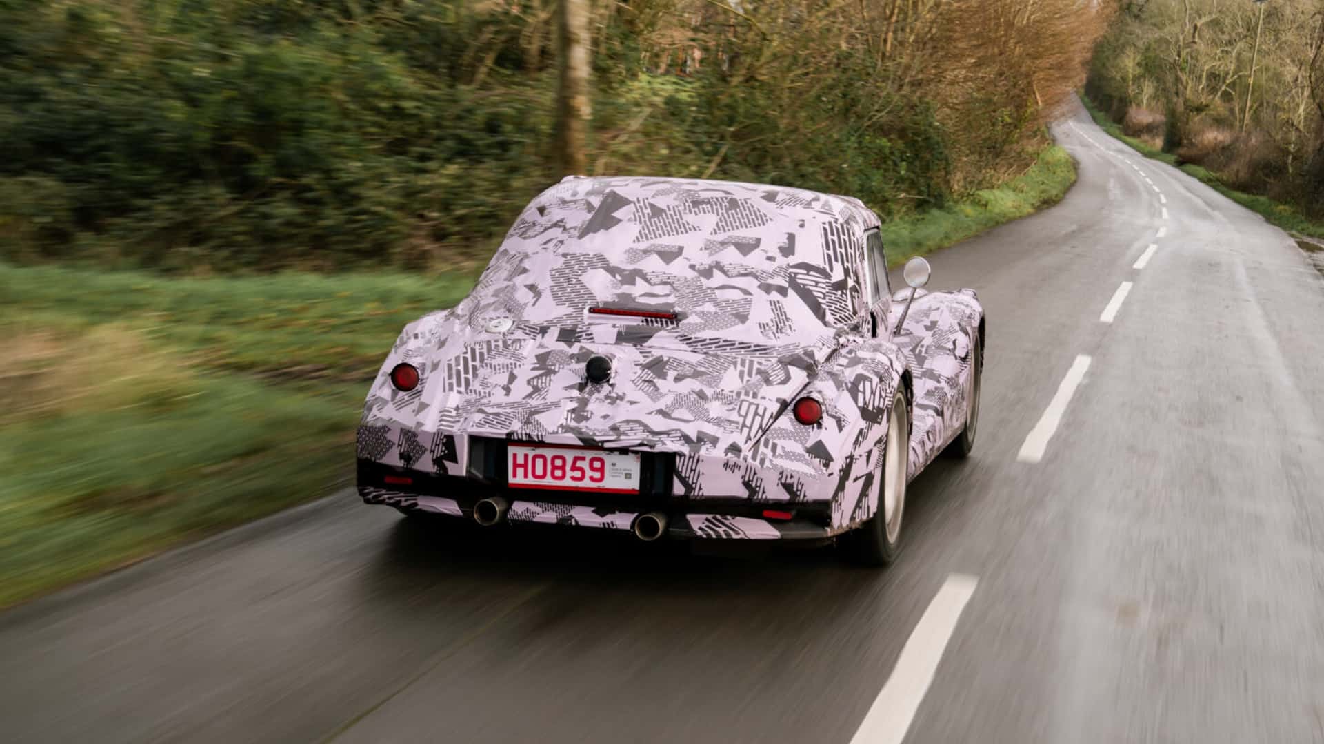 Een prototype van Morgan's nieuwe auto in camouflage Een prototype van Morgan's nieuwe auto in camouflage