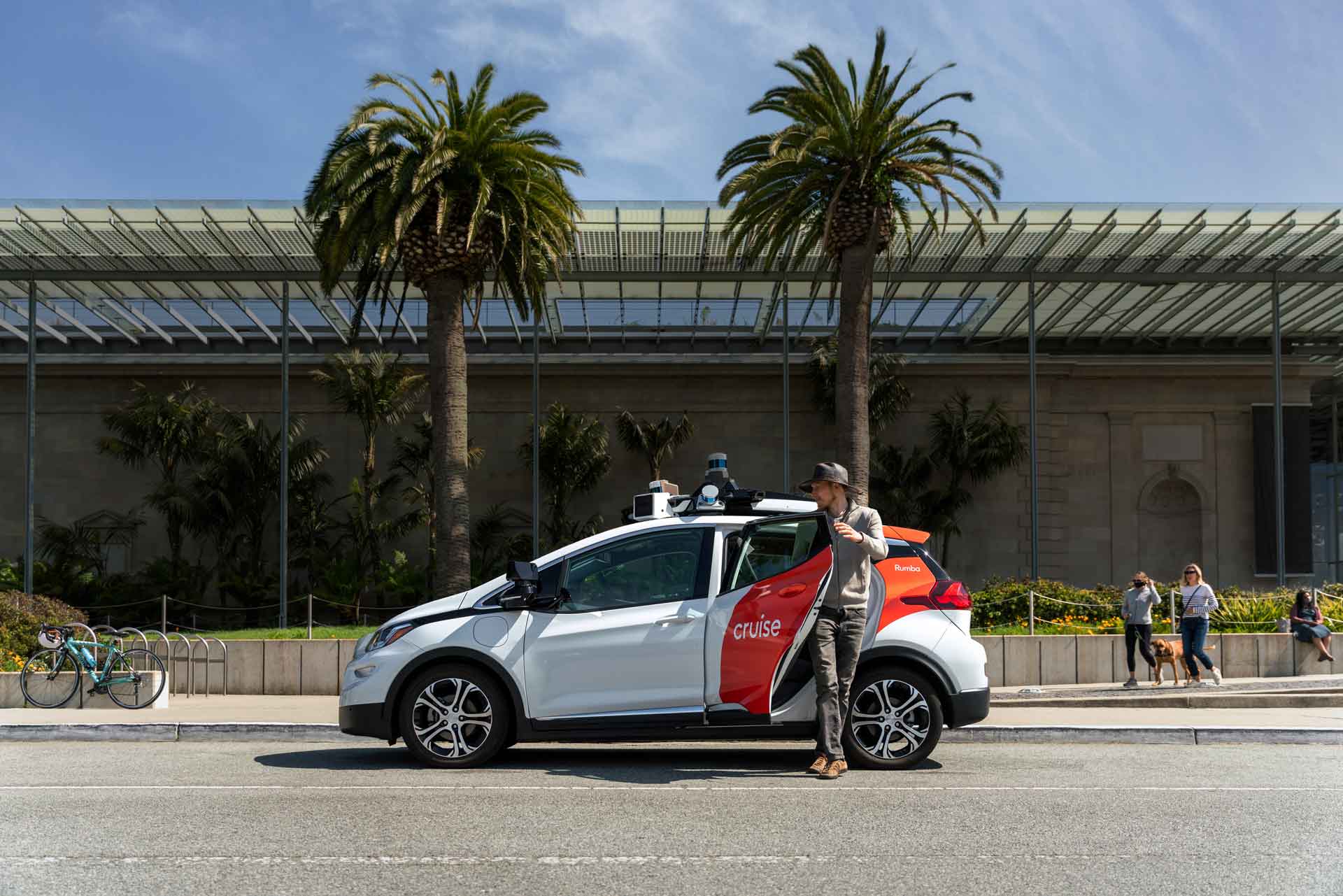 Cruise's waarde is gehalveerd nadat zijn onbemande auto een vrouw aanreed en meesleurde Cruise's waarde is gehalveerd nadat zijn onbemande auto een vrouw aanreed en meesleurde