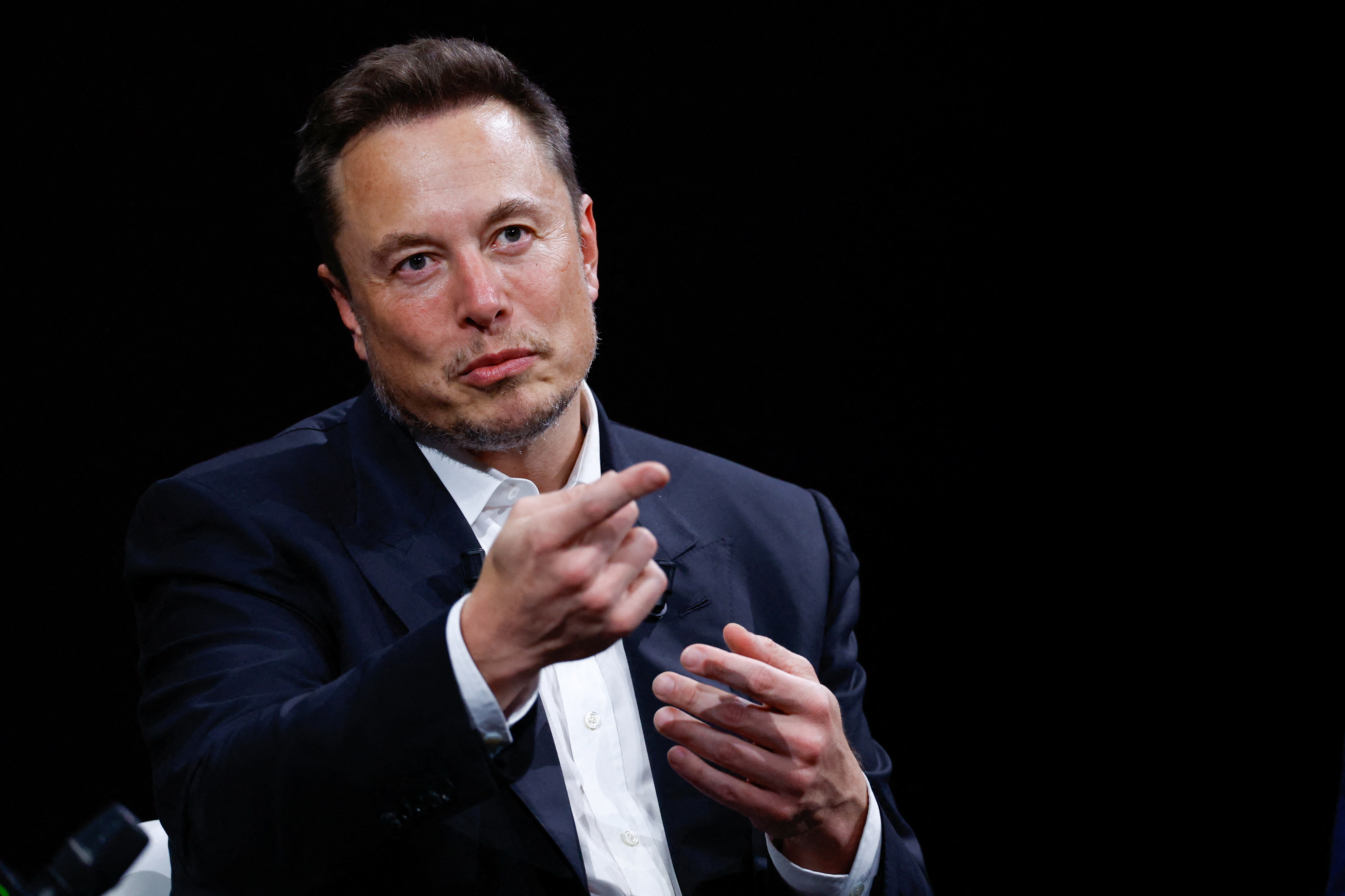 Elon Musk neemt deel aan de AI-beveiligingstop van Rishi Sunak in Bletchley Park Elon Musk neemt deel aan de AI-beveiligingstop van Rishi Sunak in Bletchley Park