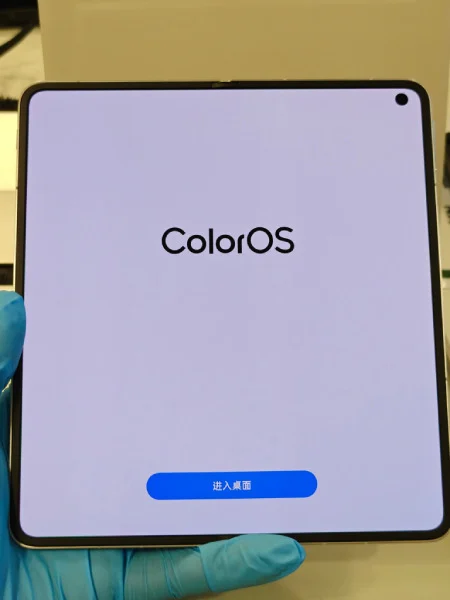 Een derde afbeelding van het interne scherm van de Oppo Find N5 Een derde afbeelding van het interne scherm van de Oppo Find N5