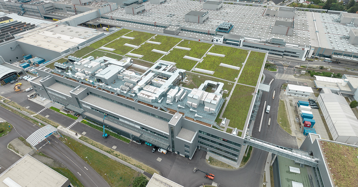 Nieuwe assemblagewerkplaats voor elektromotoren Nieuwe assemblagehal voor elektrische motoren in de fabriek van BMW Group in Steyr