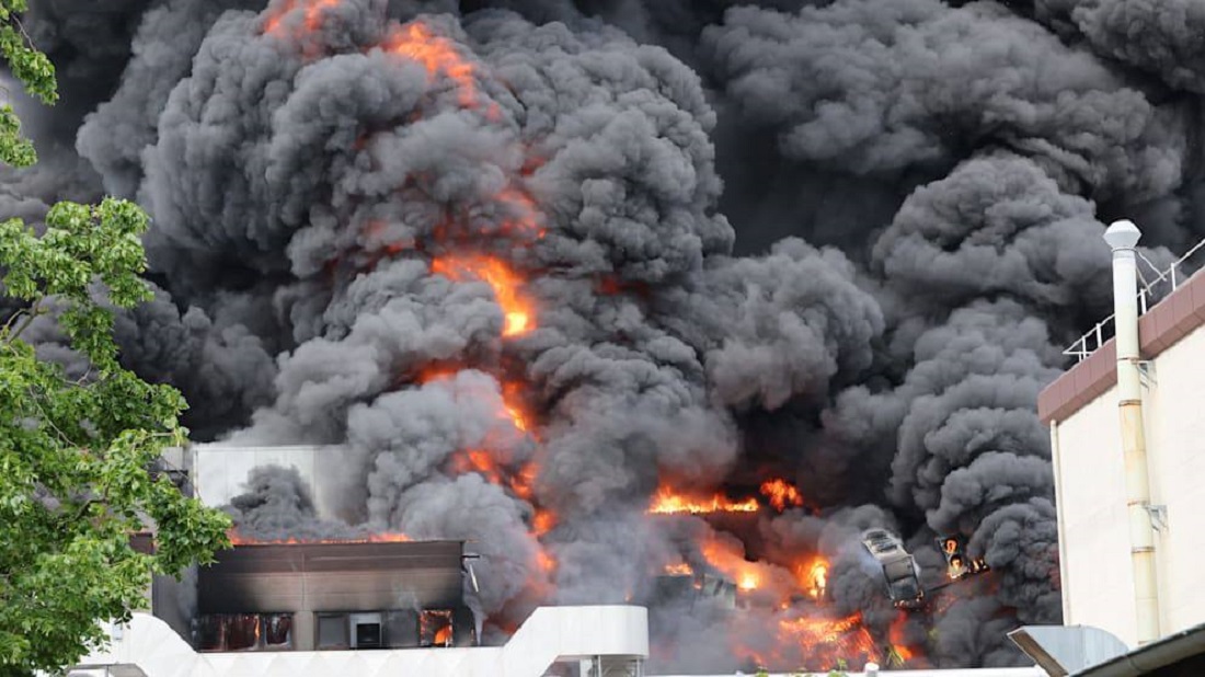 Grootschalige brand in Berlijn: de fabriek van DMA, die IRIS-T SLM luchtverdedigingssystemen produceert, staat in brand Grootschalige brand in Berlijn: de fabriek van DMA, die IRIS-T SLM luchtverdedigingssystemen produceert, staat in brand