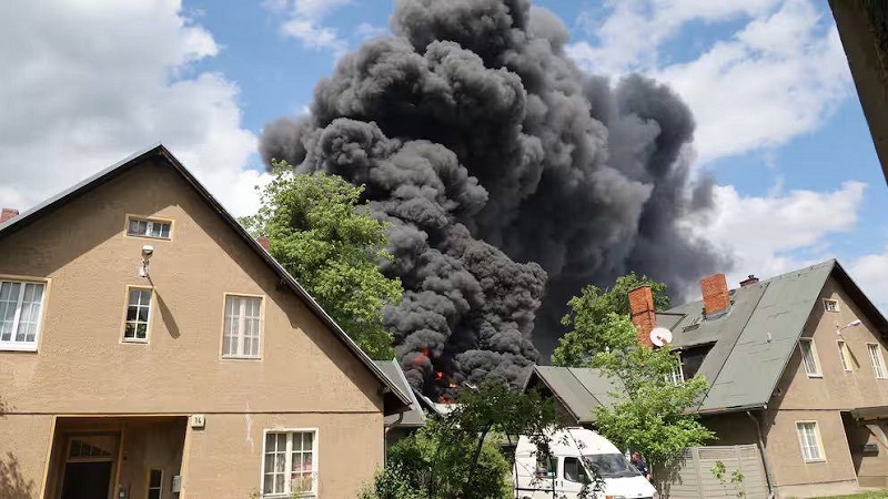 Grootschalige brand in Berlijn: de fabriek van DMA, die IRIS-T SLM luchtverdedigingssystemen produceert, staat in brand-2 Grootschalige brand in Berlijn: de fabriek van DMA, die IRIS-T SLM luchtverdedigingssystemen produceert, staat in brand-2
