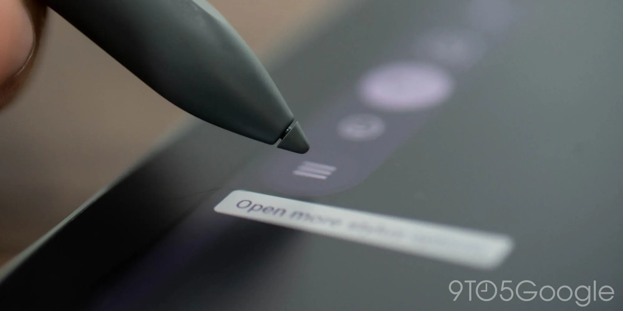 Google Pixel Tablet Pen in actie
