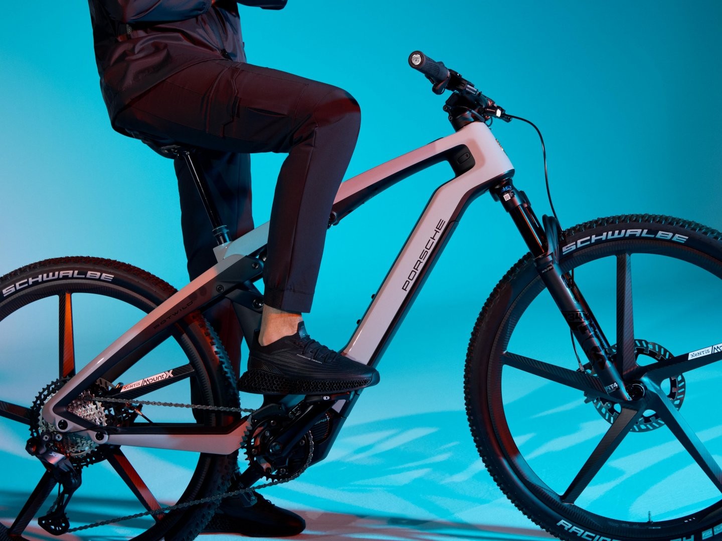 De elektrische fiets Porsche eBike Sport in actie De elektrische fiets Porsche eBike Sport in actie