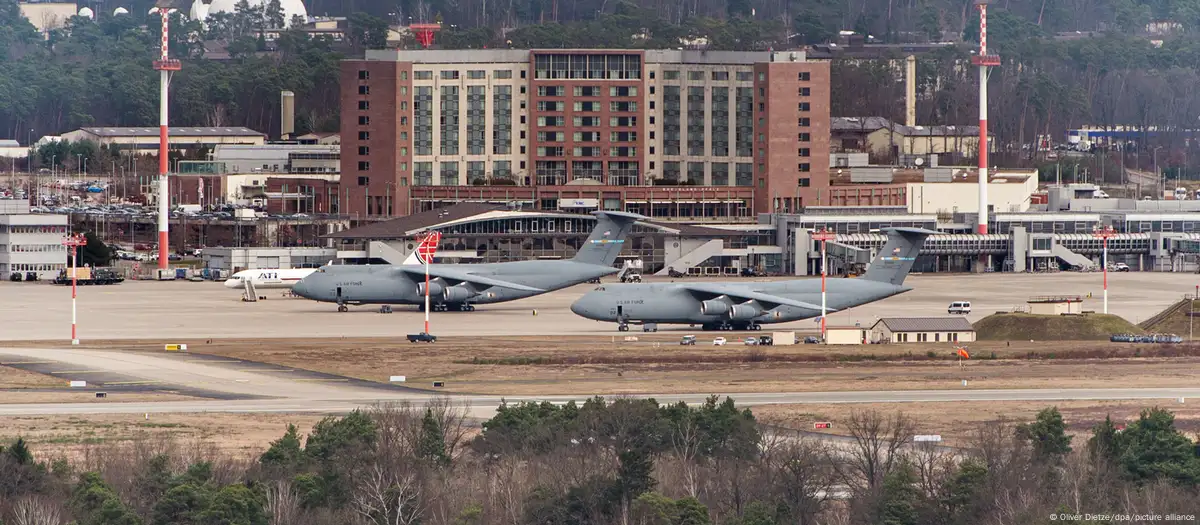 De Amerikaanse Ramstein-luchtbasis in Duitsland. Illustratie: Oliver Dietze Ramstein Air Base in Germany