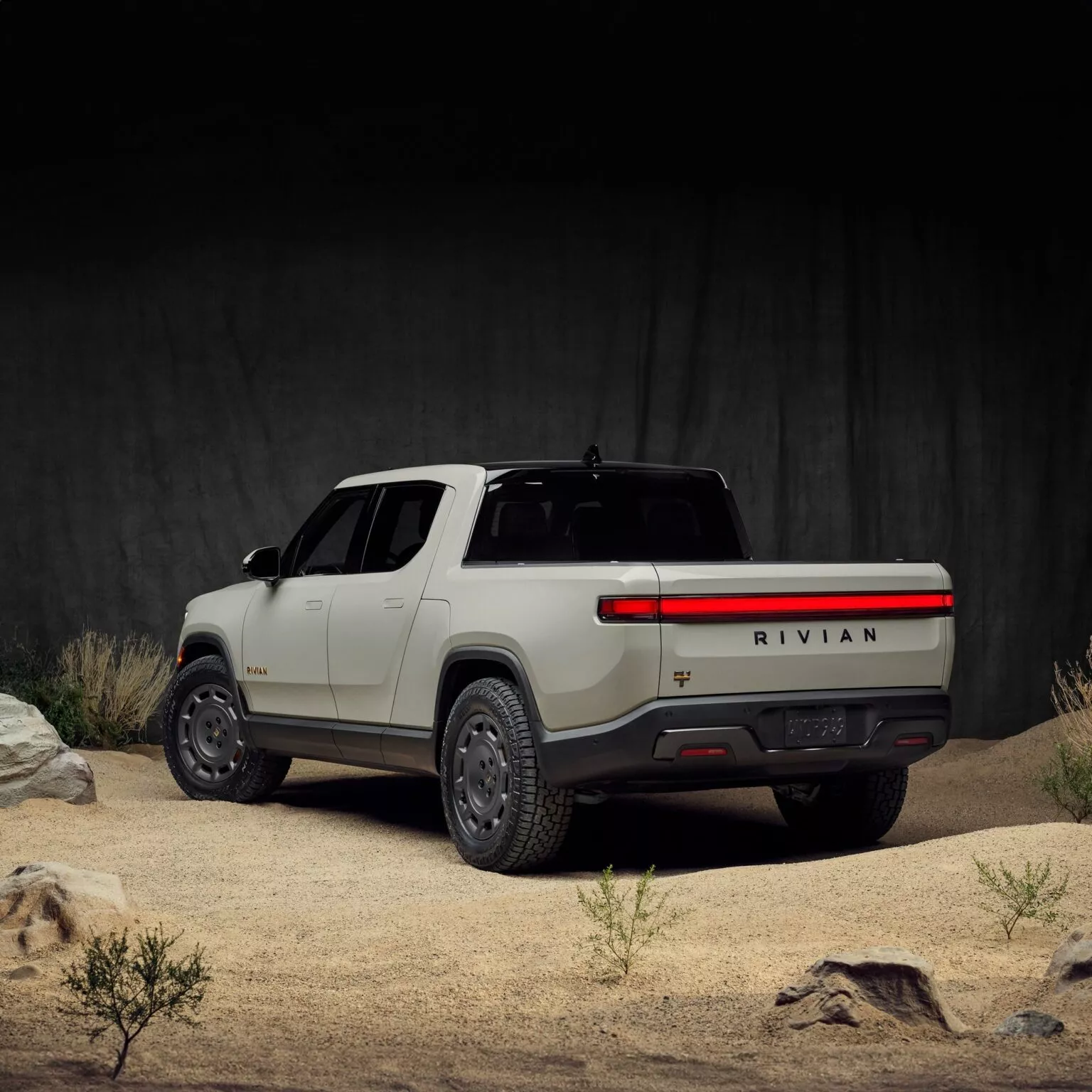 Rivian R1 Duin Edition Zijaanzicht Rivian R1 Duin Edition Zijaanzicht