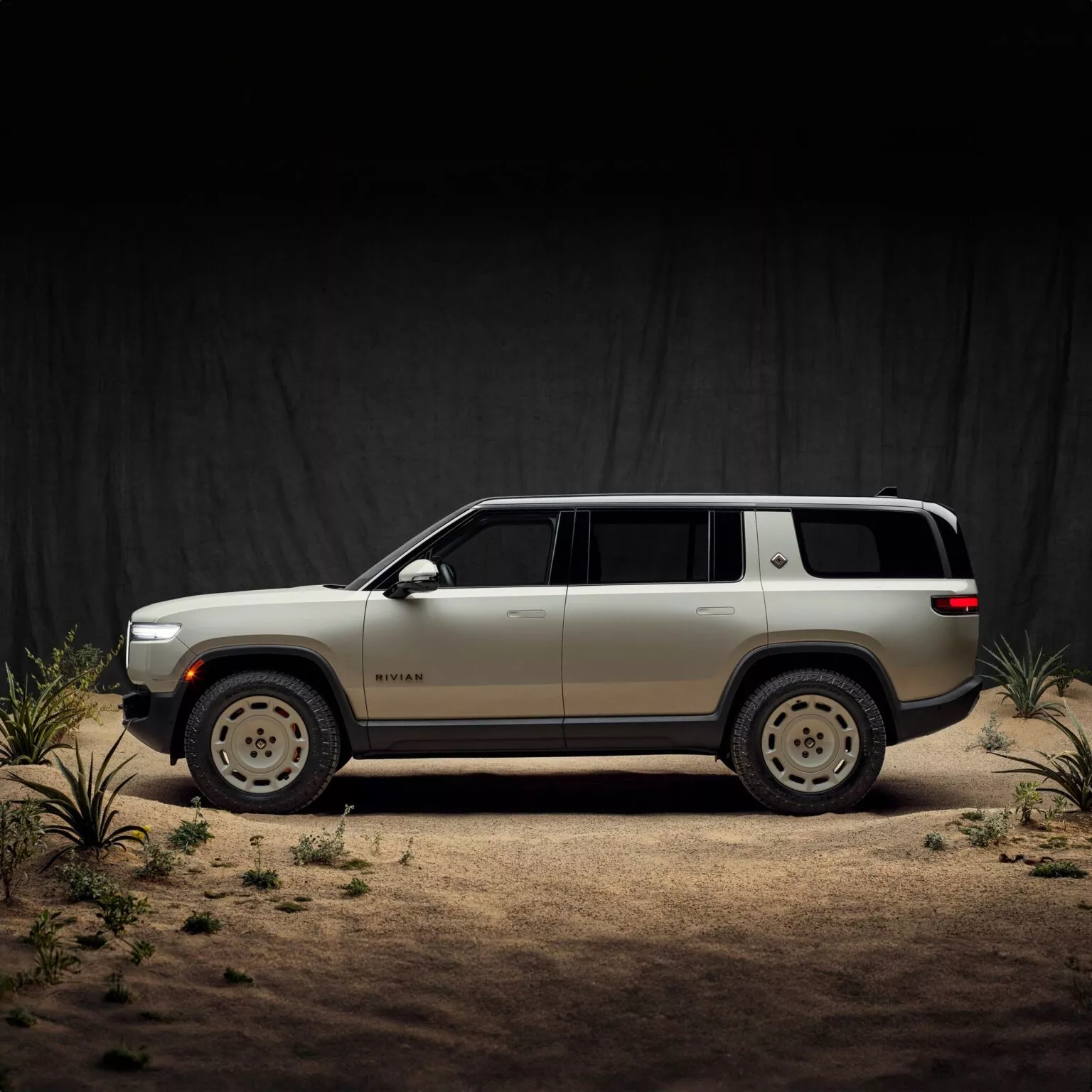Rivian R1 Duin Edition Vooraanzicht Rivian R1 Duin Edition Vooraanzicht