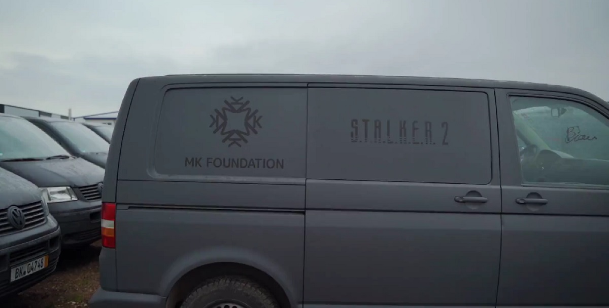 De ontwikkelaars van S.T.A.L.K.E.R. hebben samen met de cybersportorganisatie Natus Vincere (NaVi) en de MK Foundation 100 Volkswagen Transporter-voertuigen gekocht voor de Oekraïense verdedigers. De ontwikkelaars van S.T.A.L.K.E.R. hebben samen met de cybersportorganisatie Natus Vincere (NaVi) en de MK Foundation 100 Volkswagen Transporter-voertuigen gekocht voor de Oekraïense verdedigers.