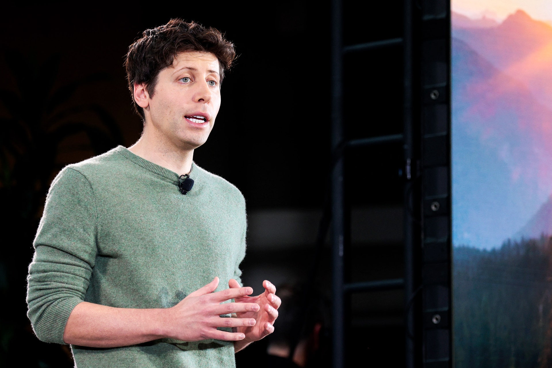 Sam Altman keert terug naar OpenAI als CEO Sam Altman keert terug naar OpenAI als CEO
