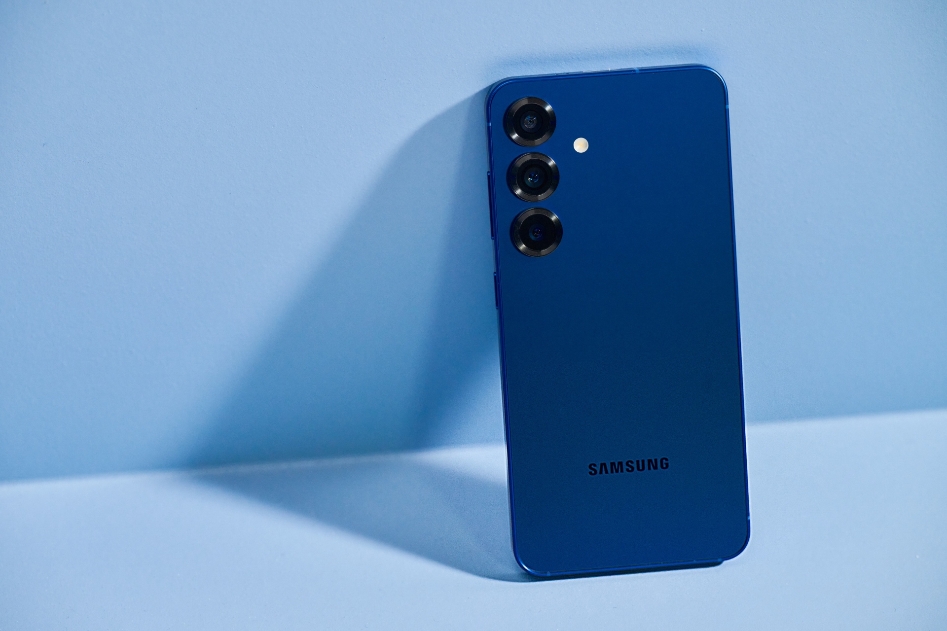 Samsung Galaxy S25+ in Navy kleur Samsung Galaxy S25+ in Navy kleur