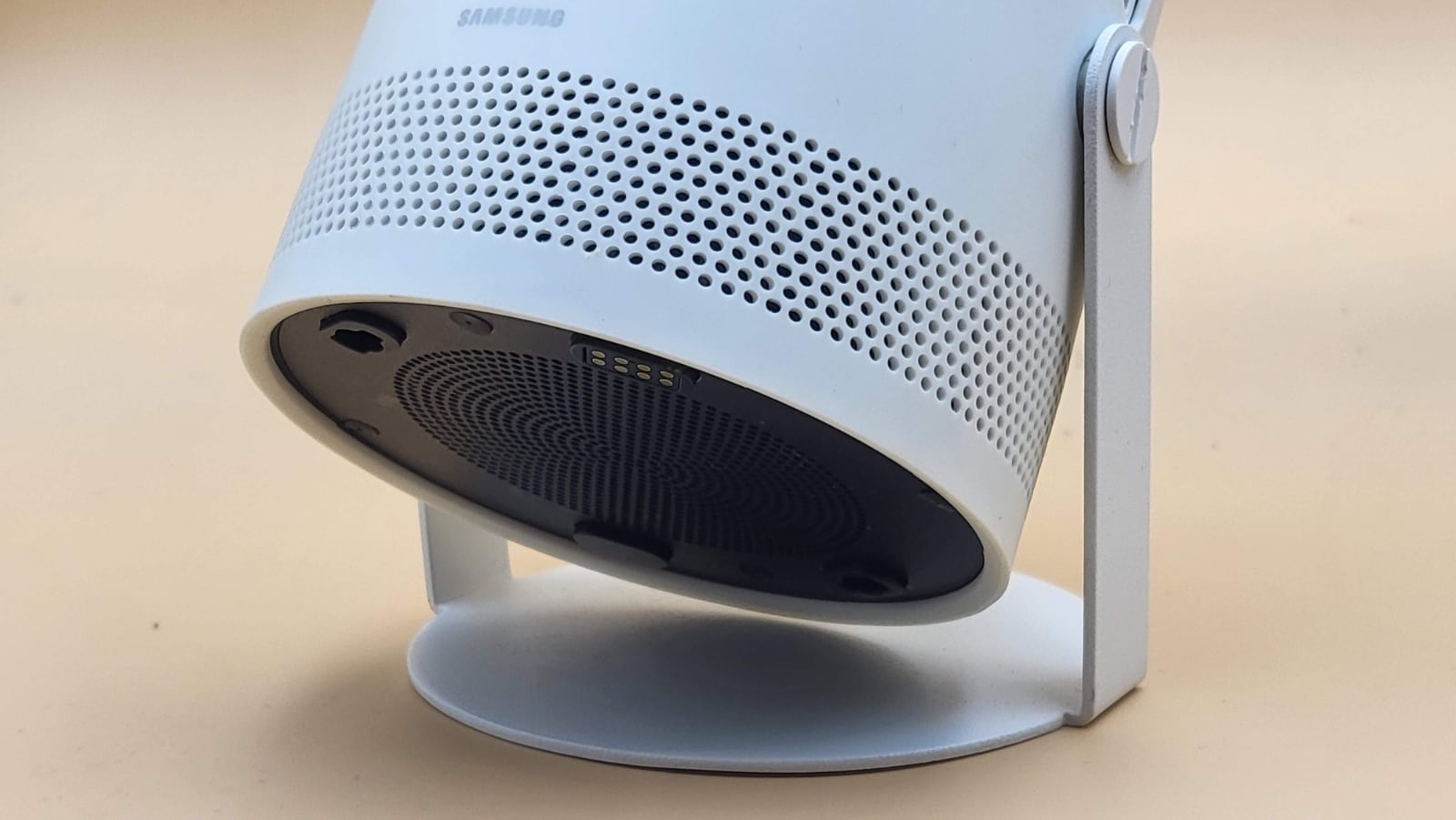 Meer dan een draagbare projector: 6 beroepen Samsung De Freestyle-5 Meer dan een draagbare projector: 6 beroepen Samsung De Freestyle-5