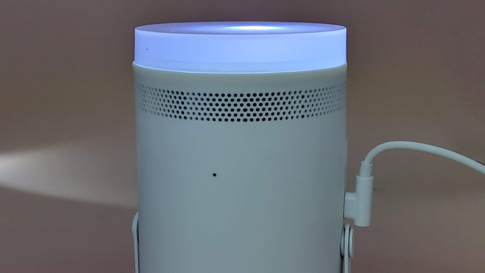 Meer dan een draagbare projector: 6 beroepen Samsung De Freestyle-52 Meer dan een draagbare projector: 6 beroepen Samsung De Freestyle-52