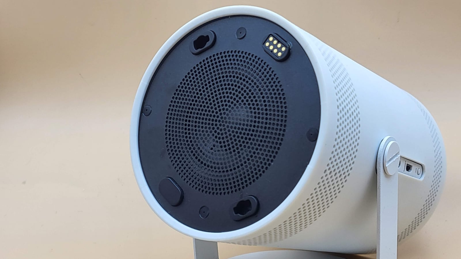 Meer dan een draagbare projector: 6 beroepen Samsung De Freestyle-28 Meer dan een draagbare projector: 6 beroepen Samsung De Freestyle-28