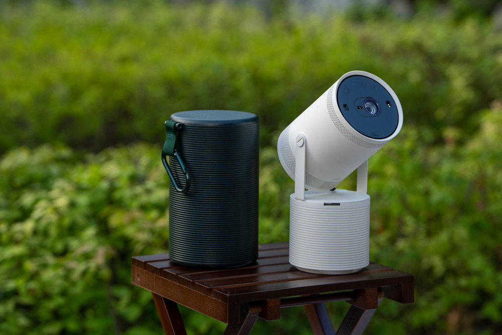 Meer dan een draagbare projector: 6 beroepen Samsung De Freestyle-61 Meer dan een draagbare projector: 6 beroepen Samsung De Freestyle-61