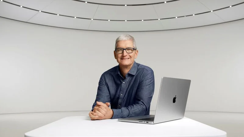 Tim Cook met MacBook Apple CEO Tim Cook