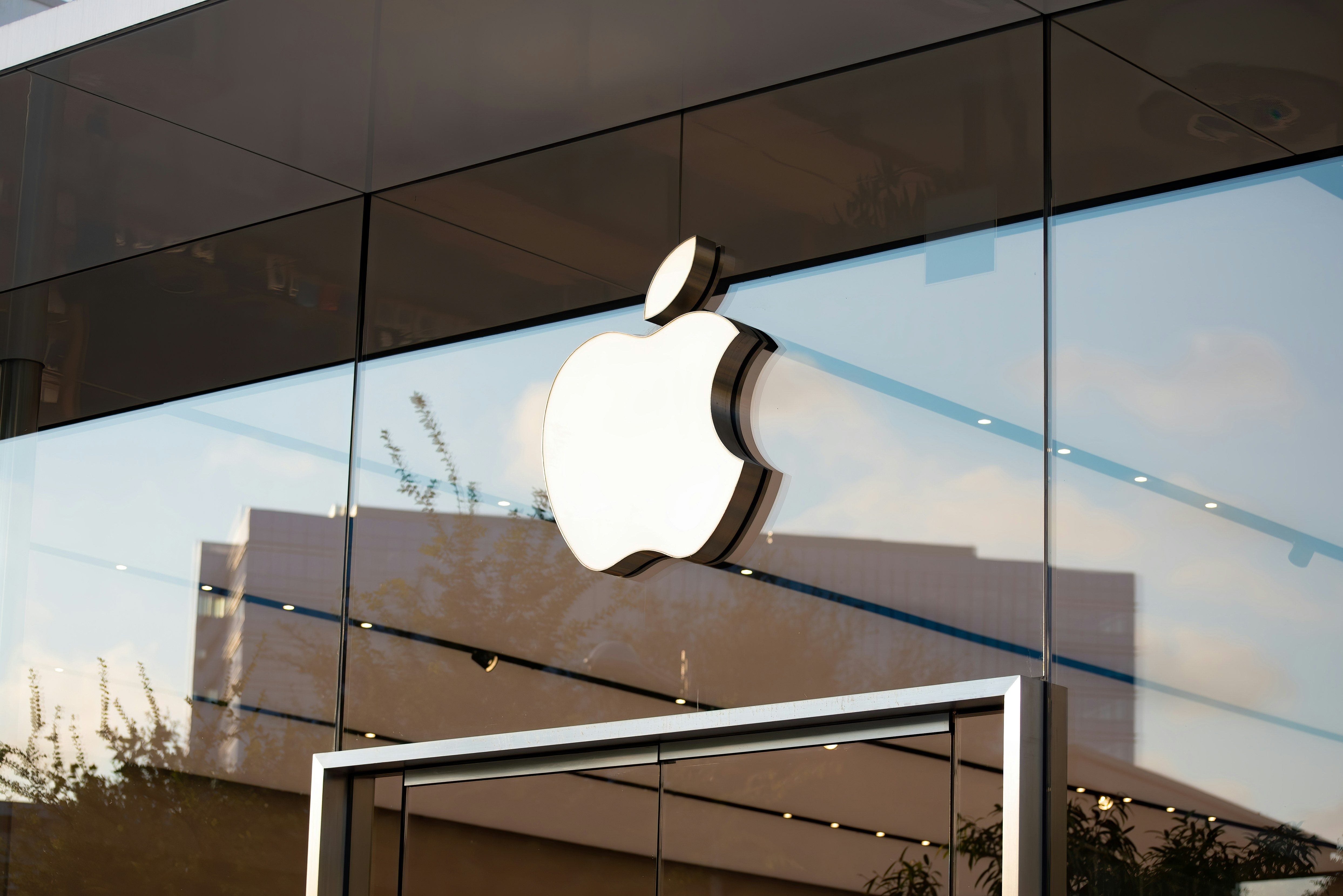 NYT: Apple wil samenwerken met nieuwsuitgevers om zijn kunstmatige intelligentie te trainen NYT: Apple wil samenwerken met nieuwsuitgevers om zijn kunstmatige intelligentie te trainen