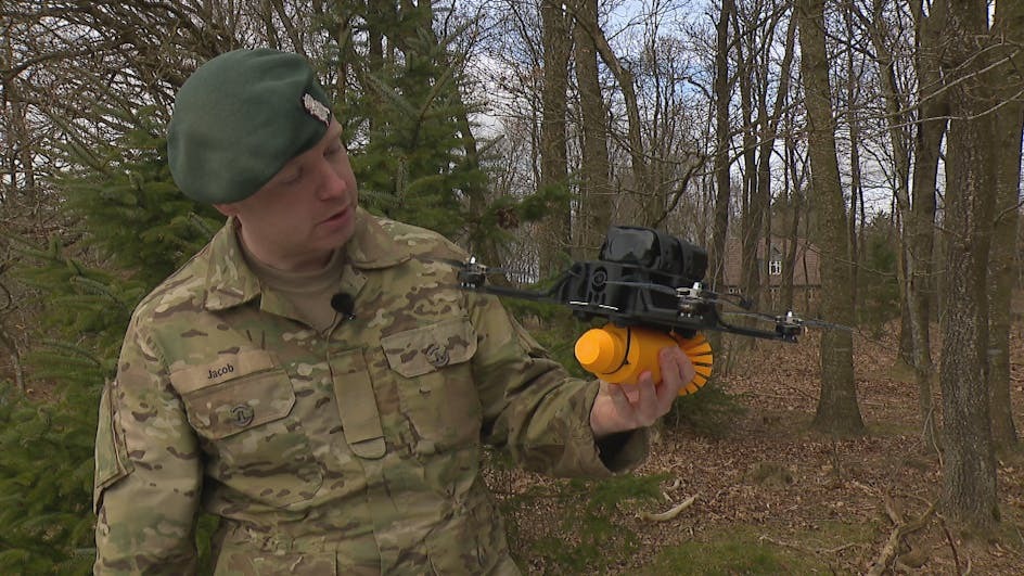 Deense soldaten met drones Deense soldaten met drones