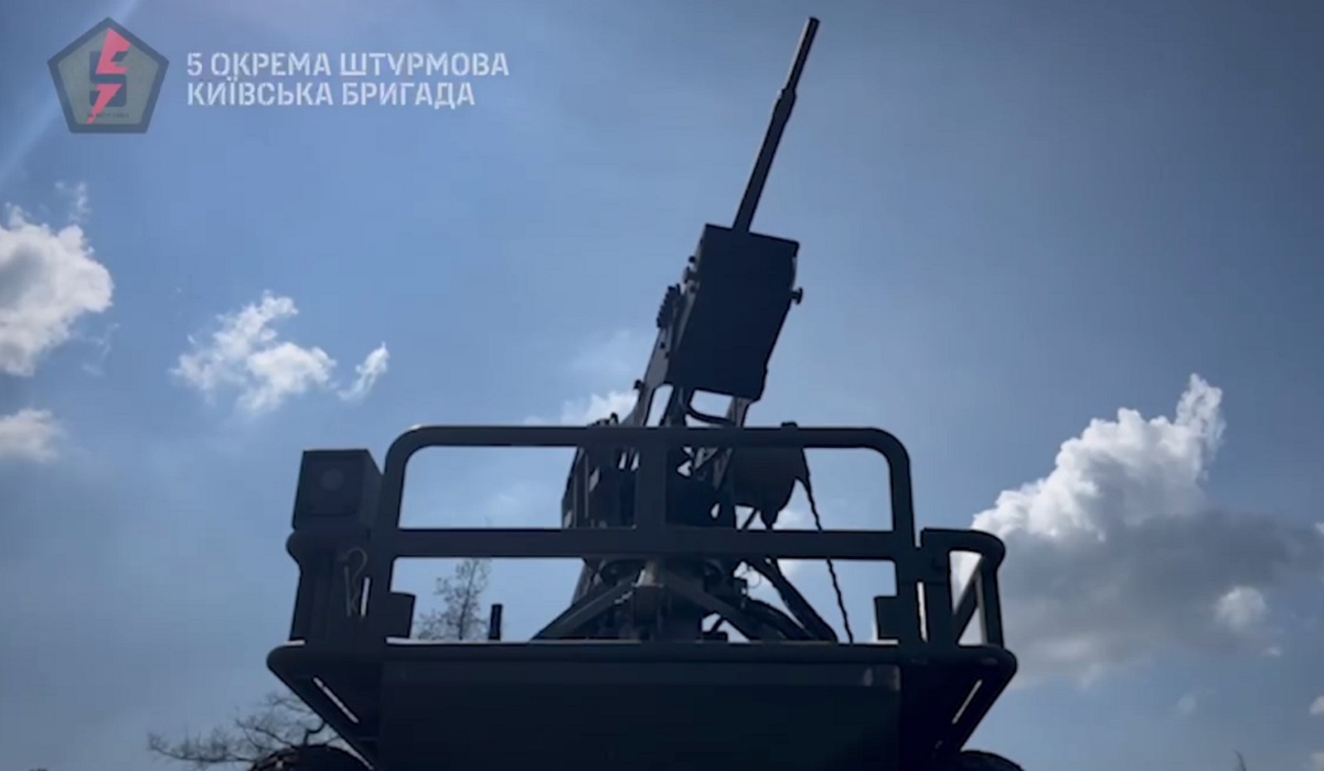 Oekraïense strijdkrachten tonen eerste beelden van pantserdrone op de grond in actie Oekraïense strijdkrachten tonen eerste beelden van pantserdrone op de grond in actie