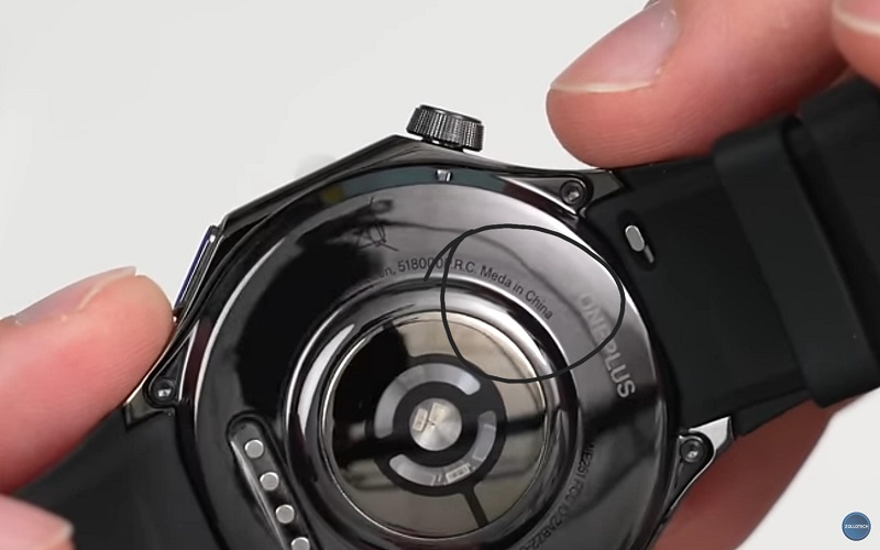 Zo ziet de nachtmerrie van een perfectionist eruit. Bron: Reddit Een typefout op de OnePlus Watch 3