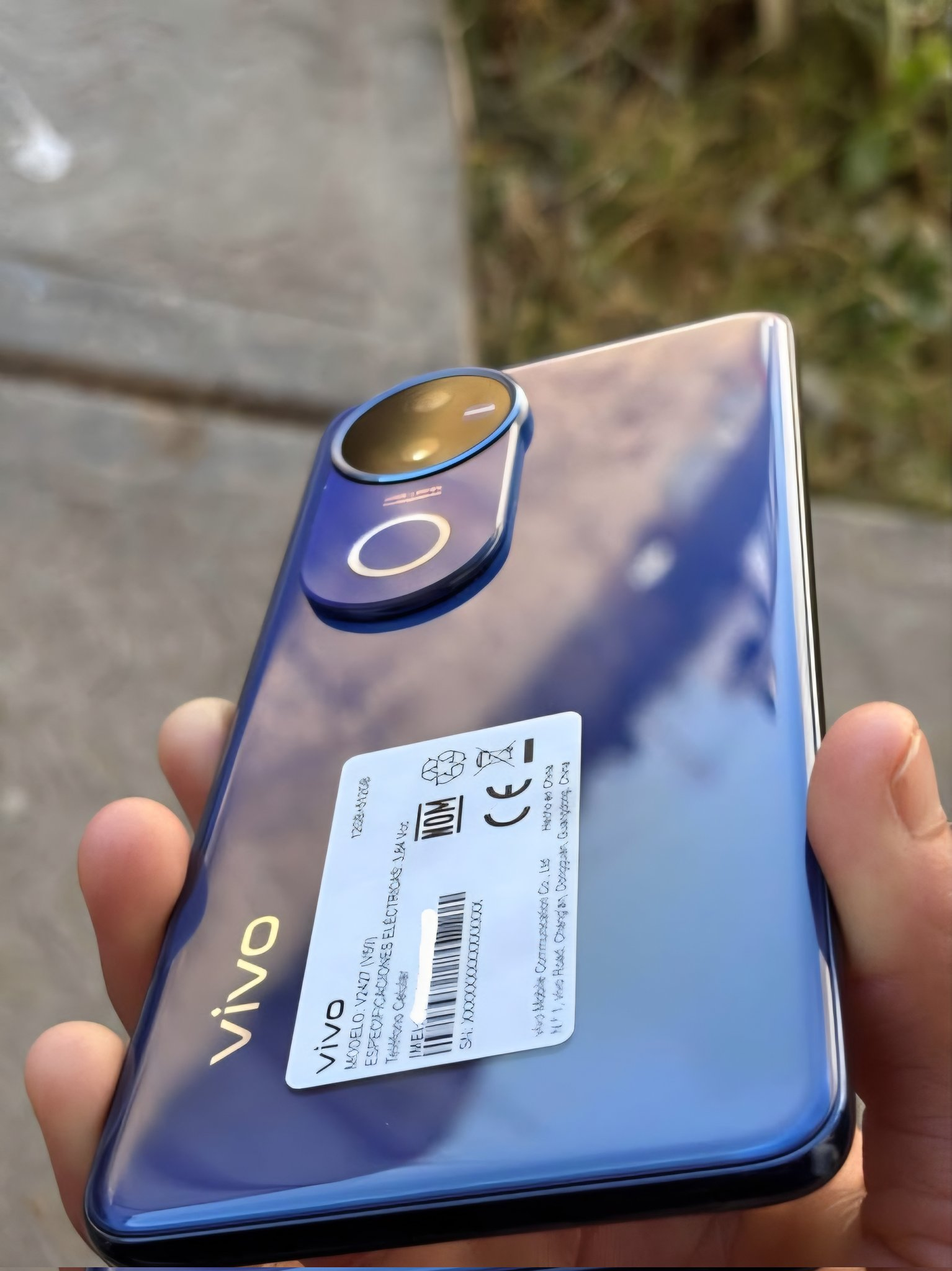 Vivo V50 in sterblauw, hoek 3 Vivo V50 in sterblauw, hoek 3