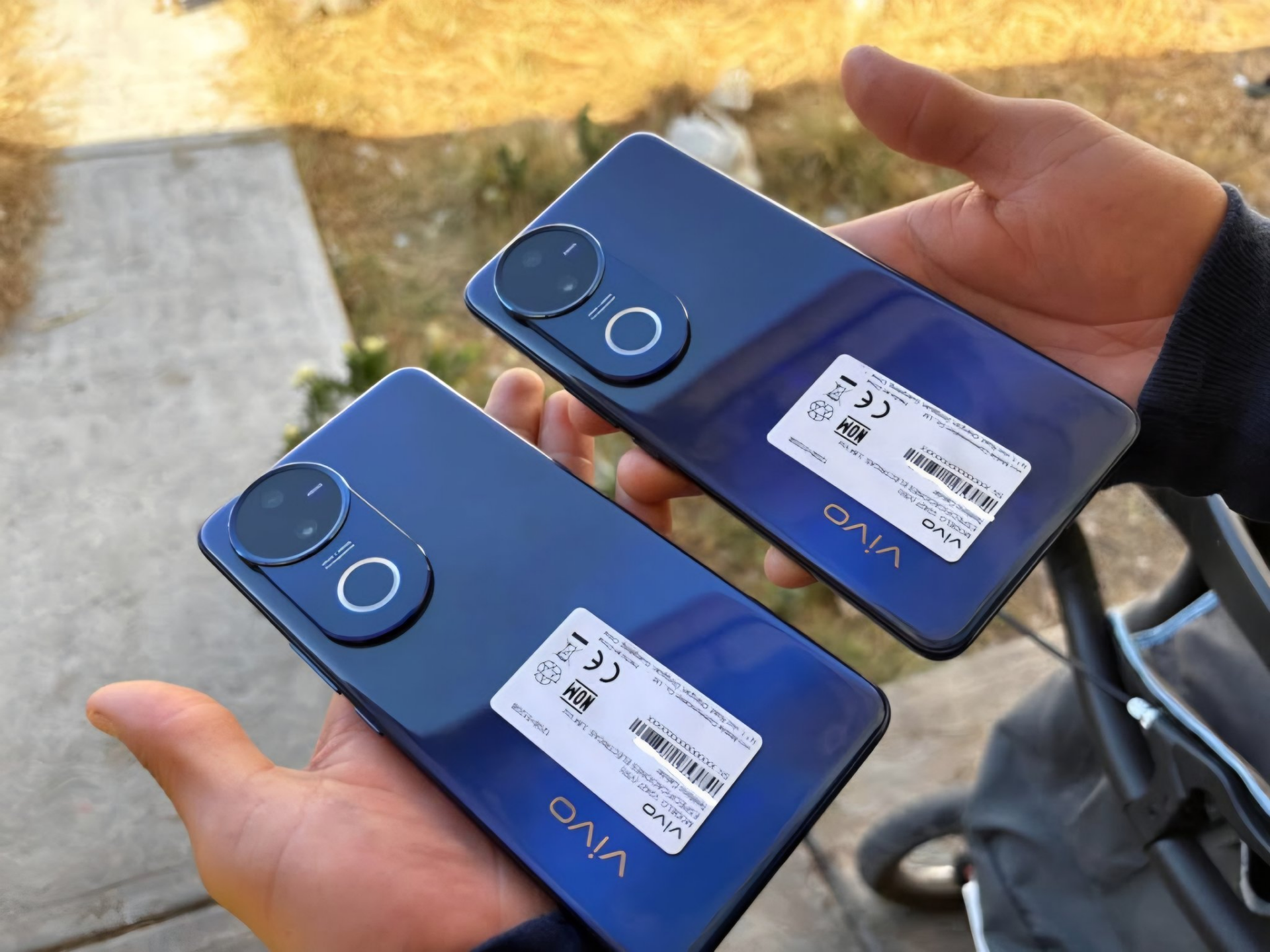 Vivo V50 in sterblauw, hoek 4 Vivo V50 in sterblauw, hoek 4